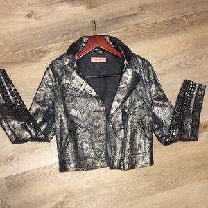 MOTO BRAND COATED DENIM PYTHON LEATHER LIKE STUD SLEEVE BADAZZ JACKET OM…